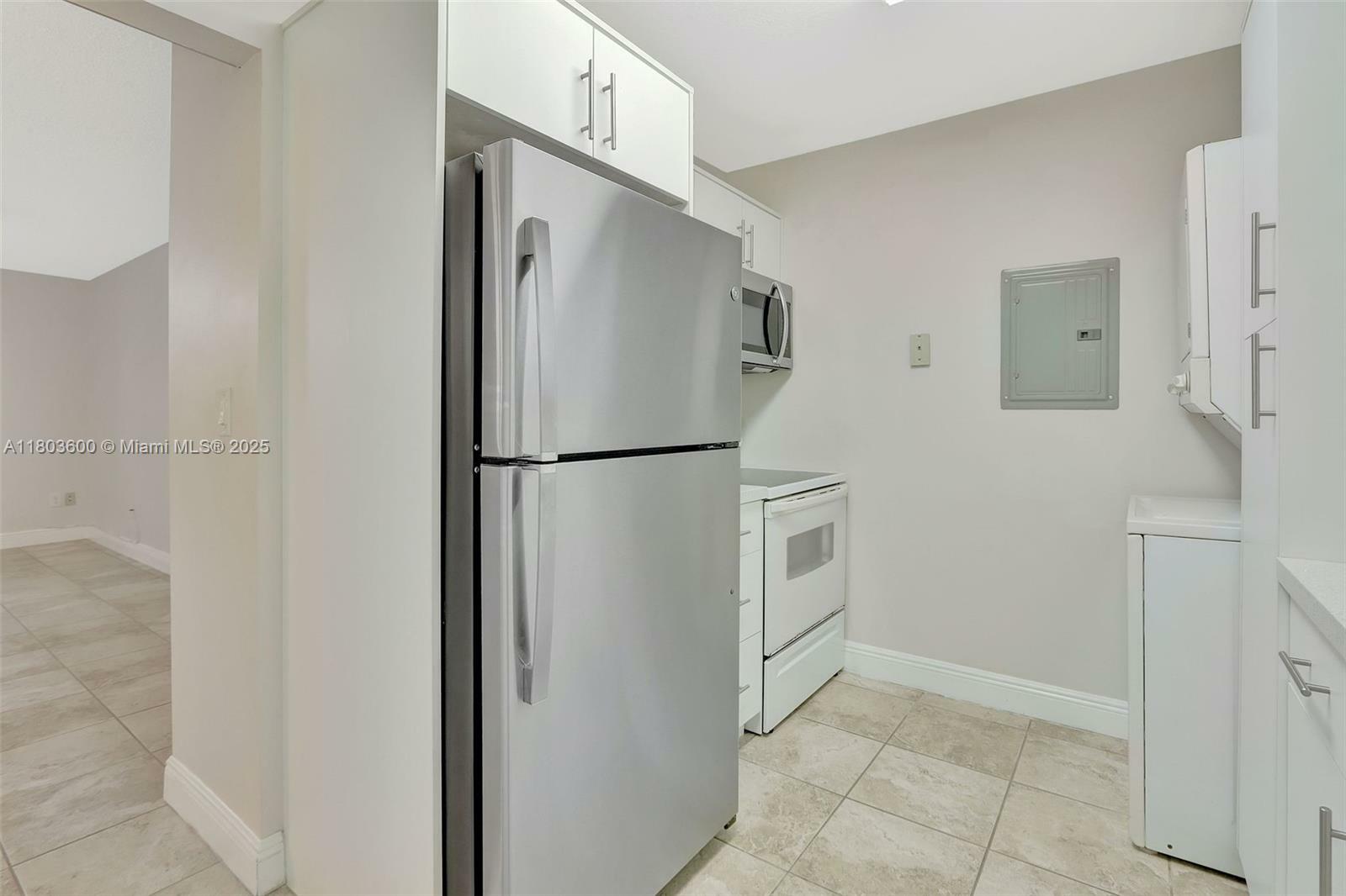 Property Photo: 7915 SW 86th St 705 FL 33143