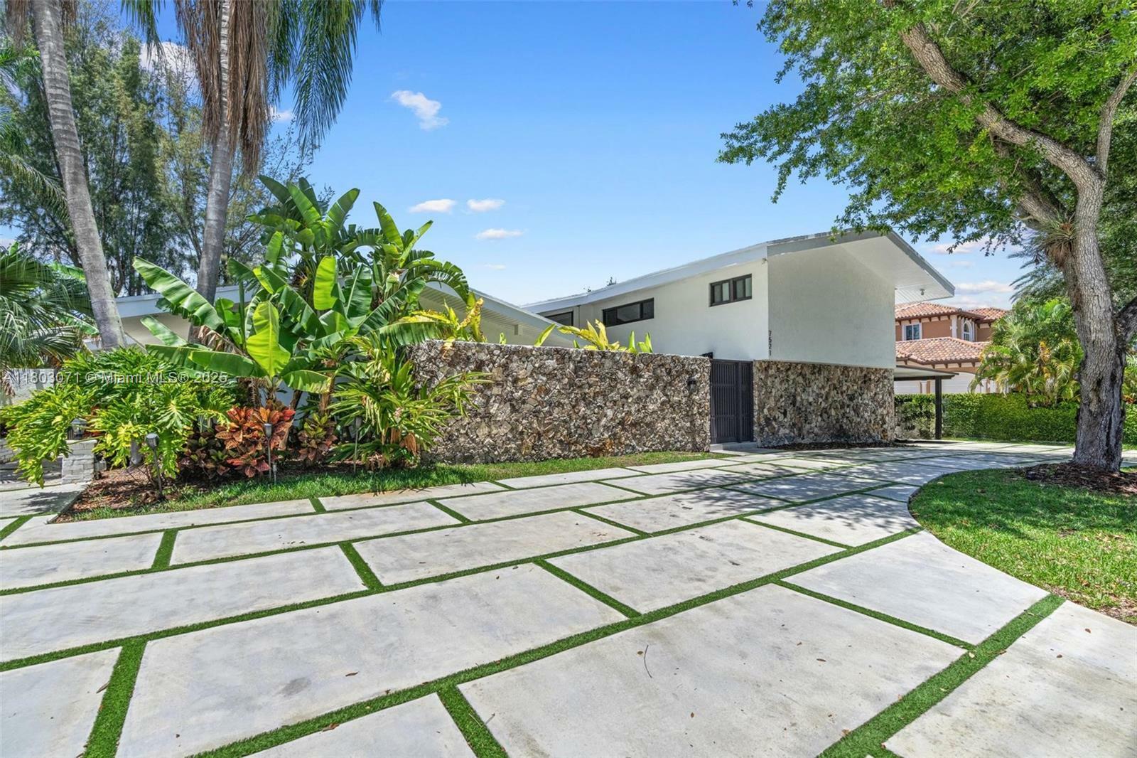 Property Photo: 7521 SW 56th St FL 33155