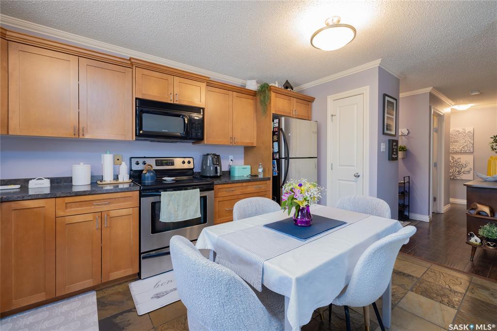 Property Photo: 521 18th Street W 202 SK S7M 1C8