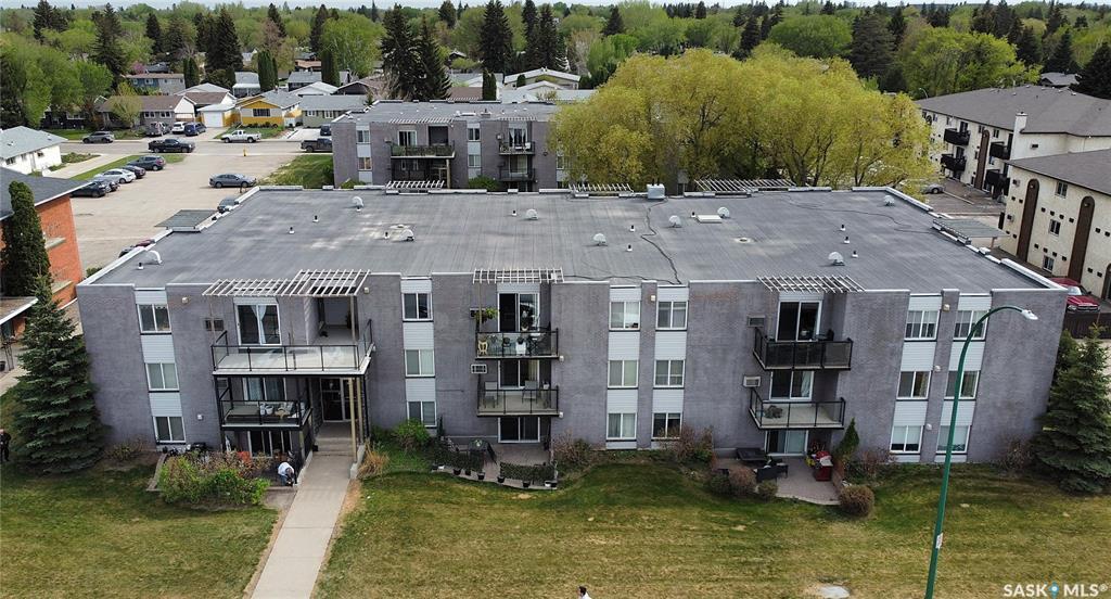 Property Photo: 2410 Louise Street 22 SK S7J 0P2