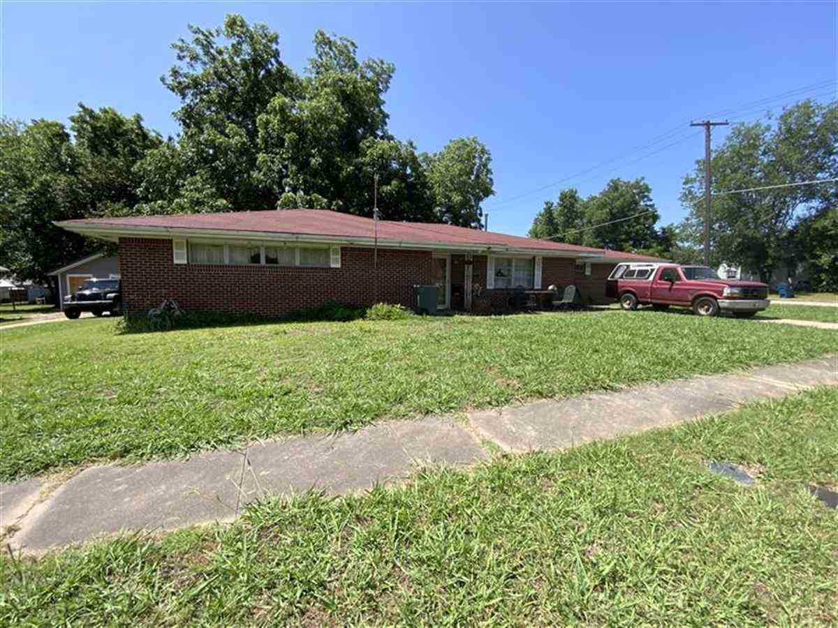 Property Photo: 603 E Maple Street OK 74023
