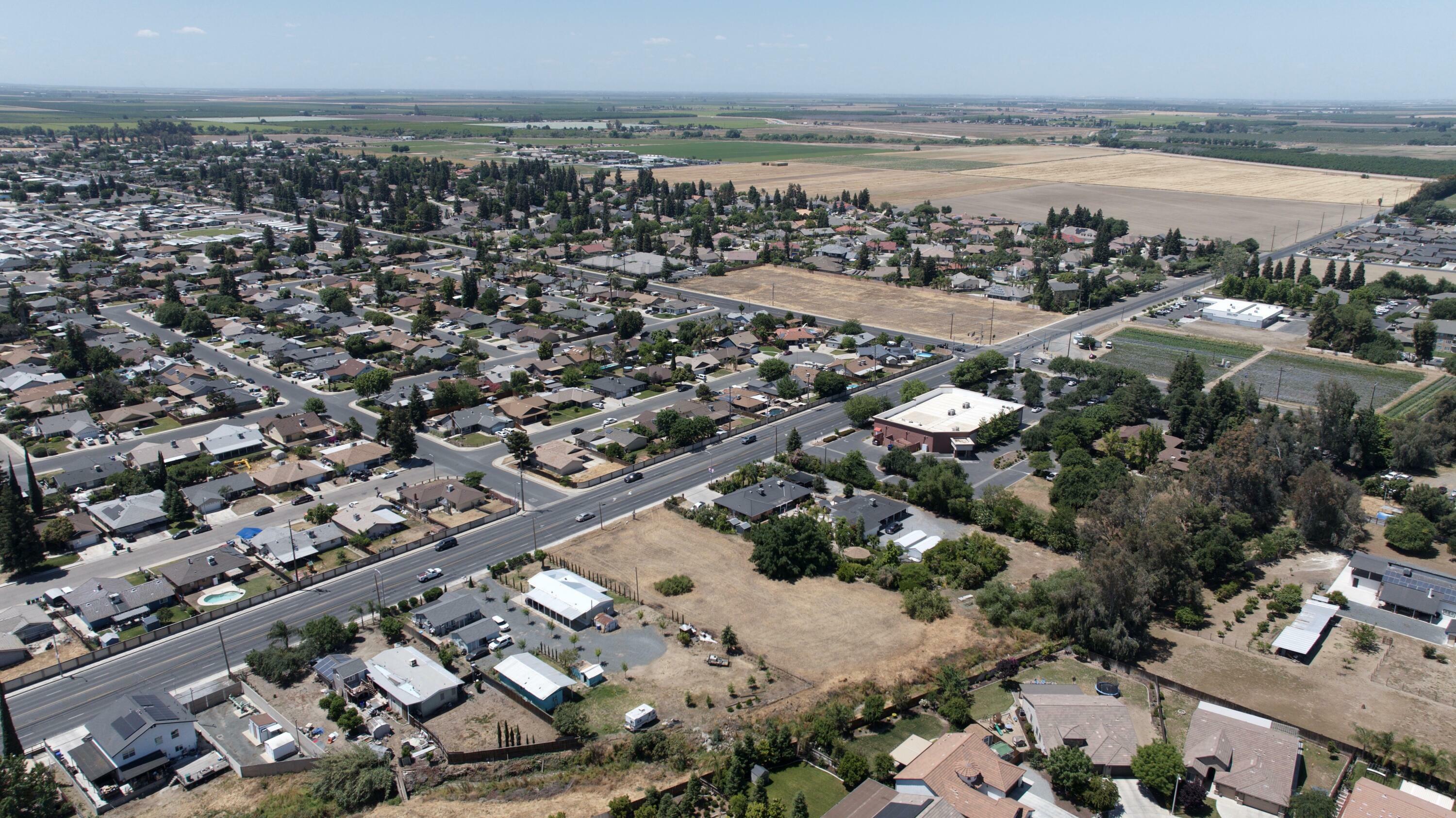 Property Photo:  2296 W Henderson Avenue  CA 93257 