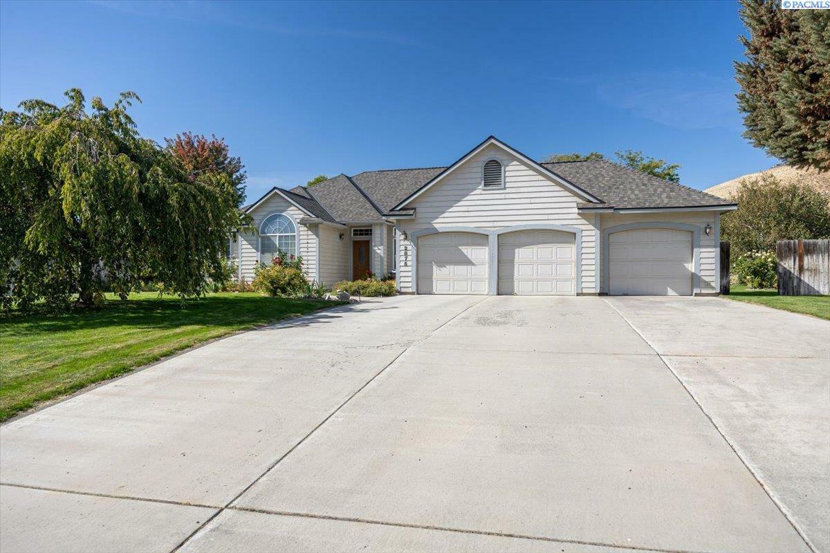Property Photo: 2875 Cambridge Ct. WA 99338