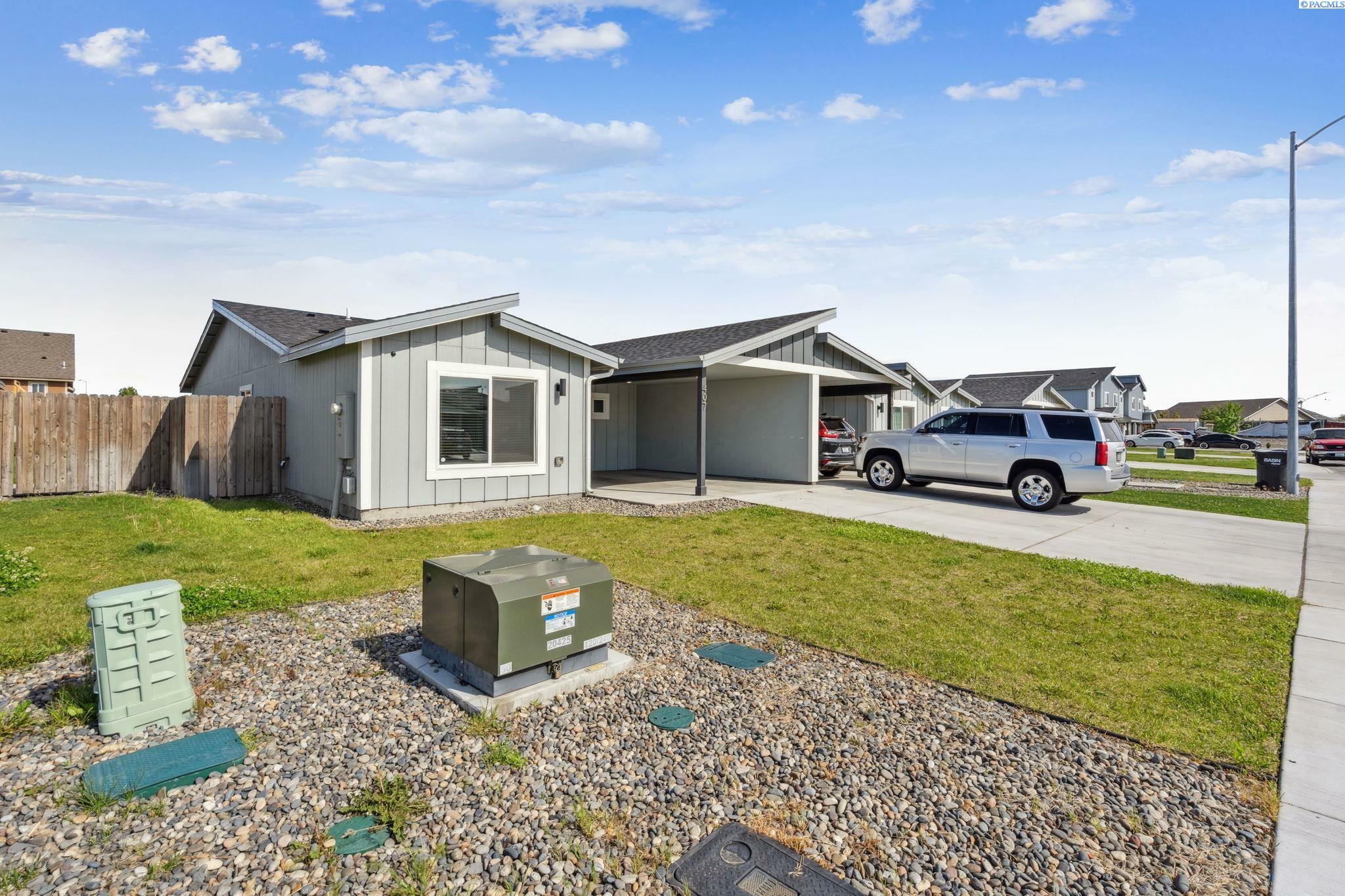 Property Photo:  407 Dawson Lane  WA 99301 