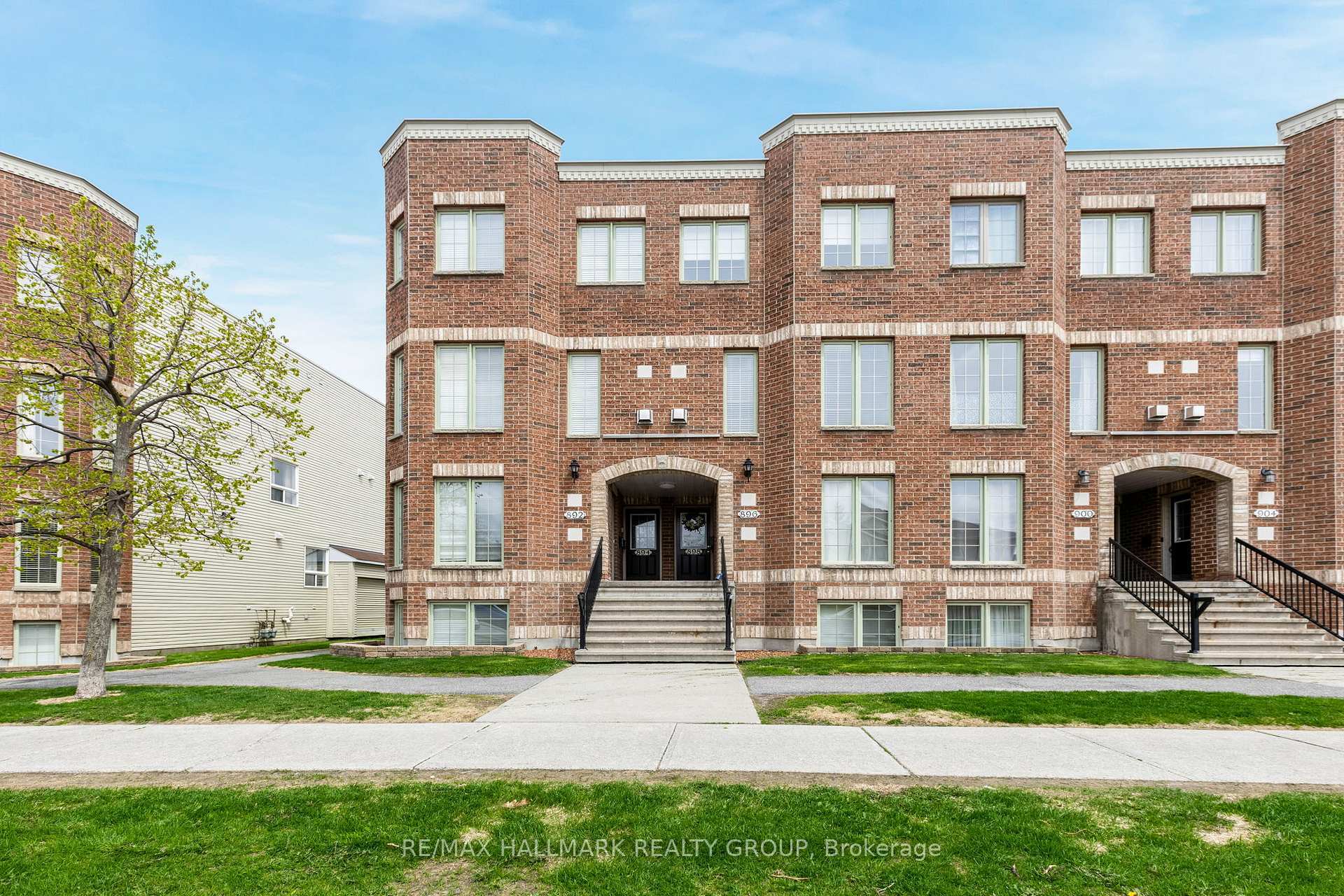 Photo de la propriété: 896 Longfields Drive ON K2J 5K6