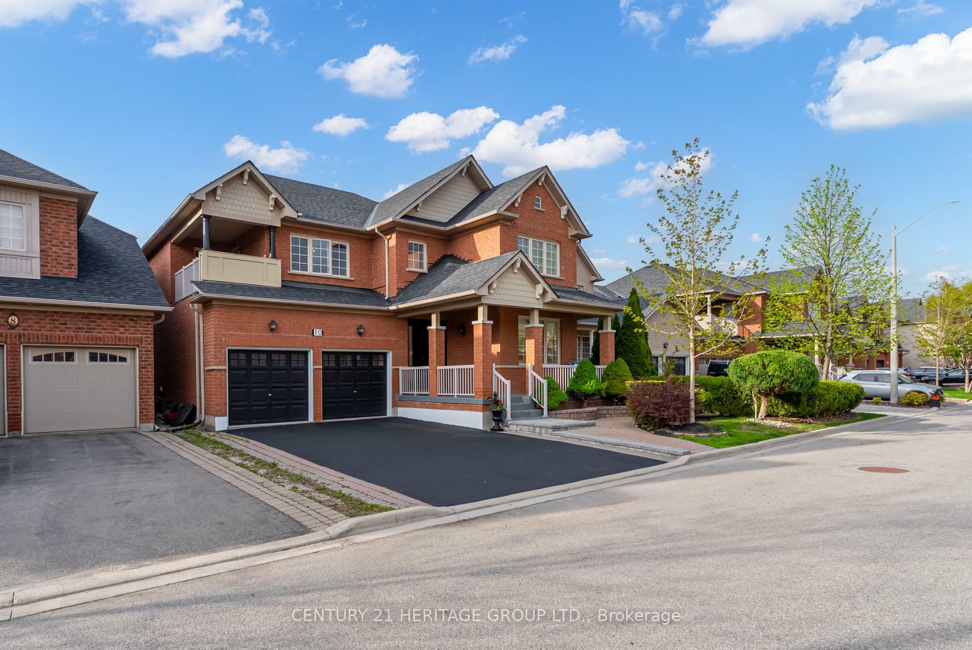 Property Photo: 10 Grand Oak Drive ON L4E 4E8