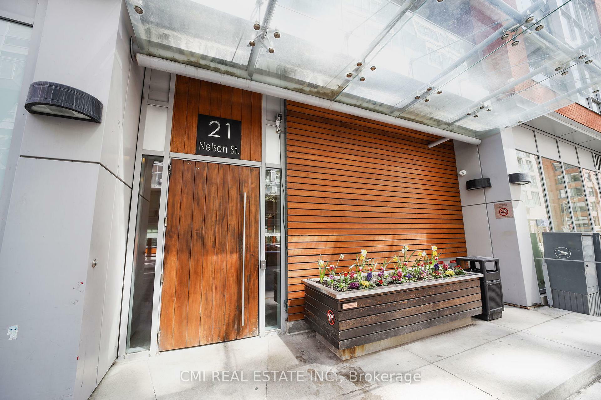 Property Photo: 21 Nelson Street Lph30 ON M5V 3H9