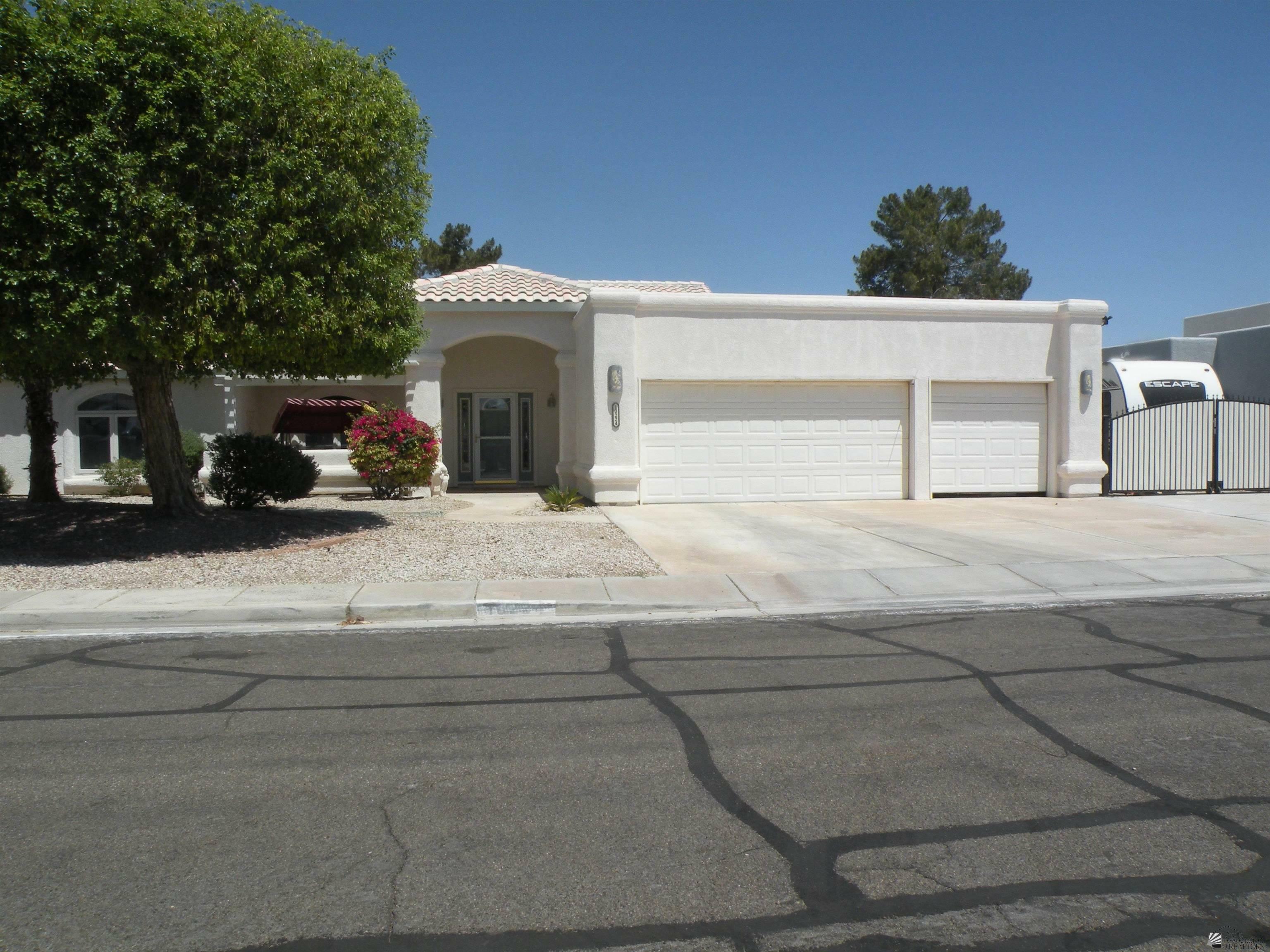 Property Photo: 10224 S Fairway Ln AZ 85367