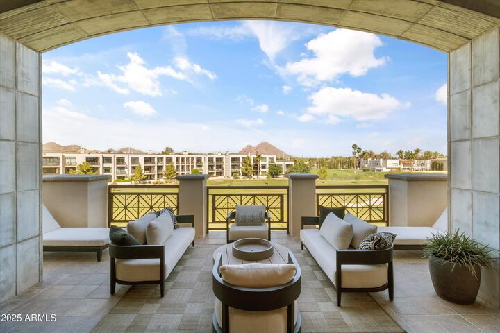 Property Photo:  2 Biltmore Estate 313  AZ 85016 