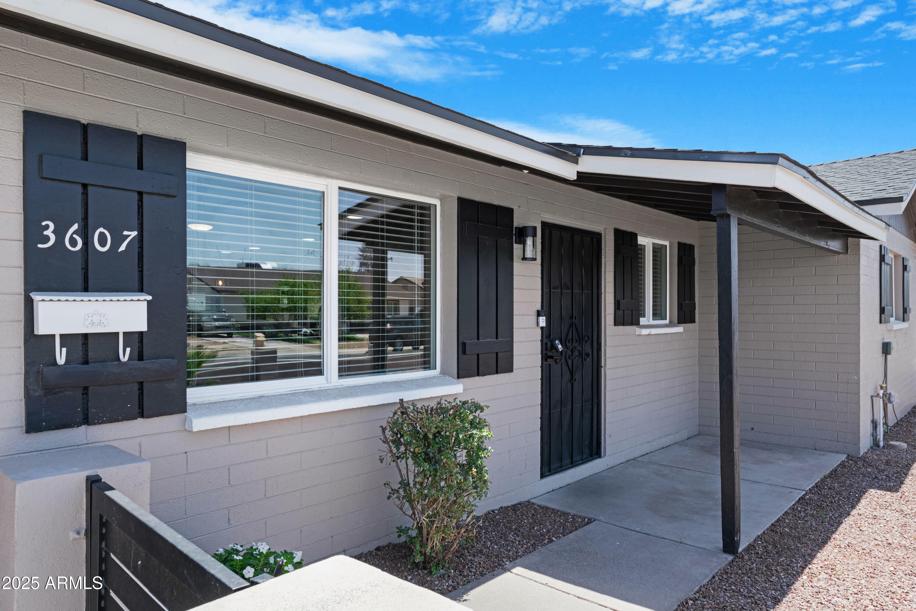 Property Photo: 3607 N 79th Avenue AZ 85033