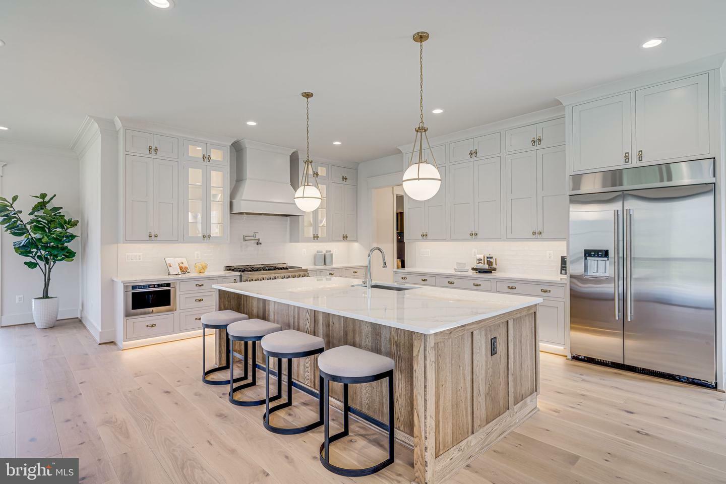 Property Photo: 508 Nelson Drive NE VA 22180