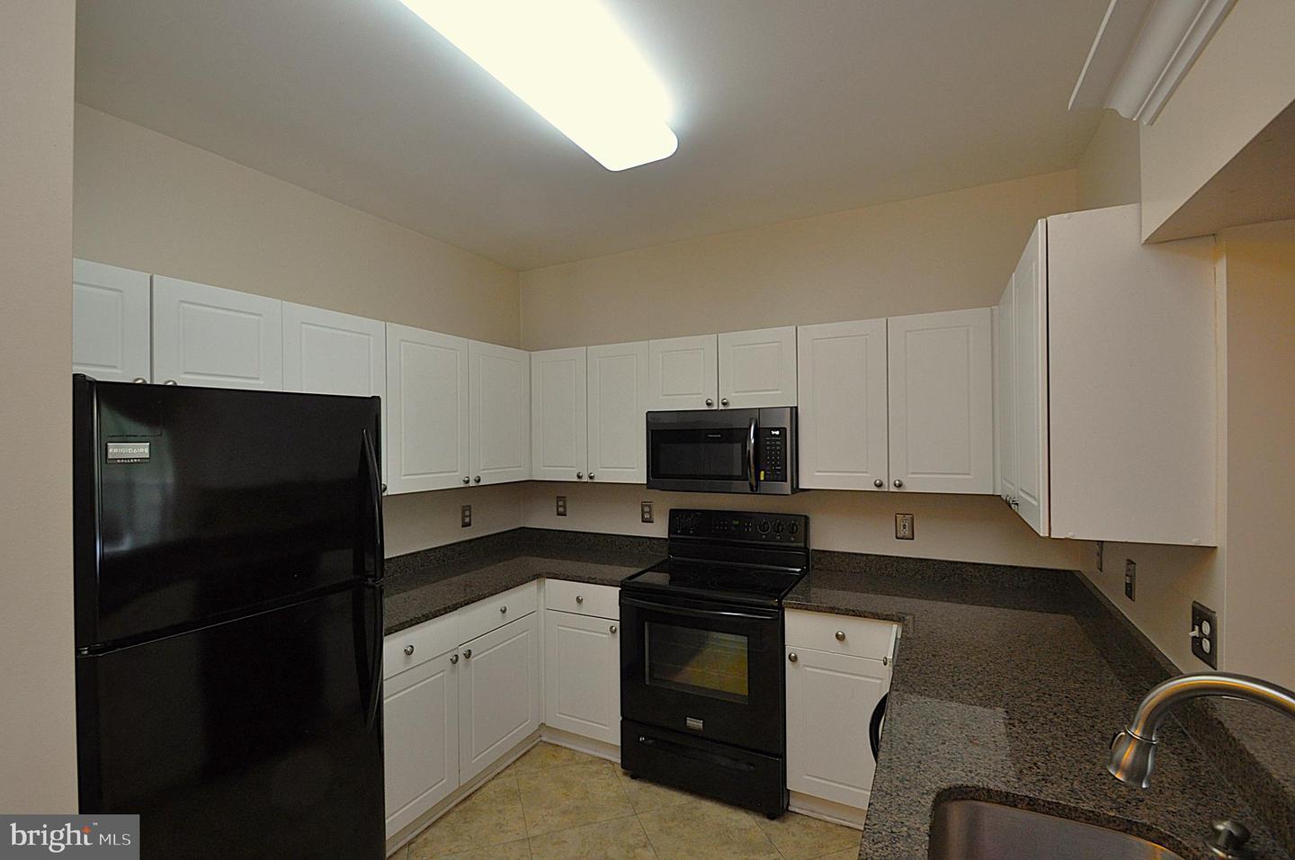 Property Photo: 4550 Strutfield Lane 2323 VA 22311