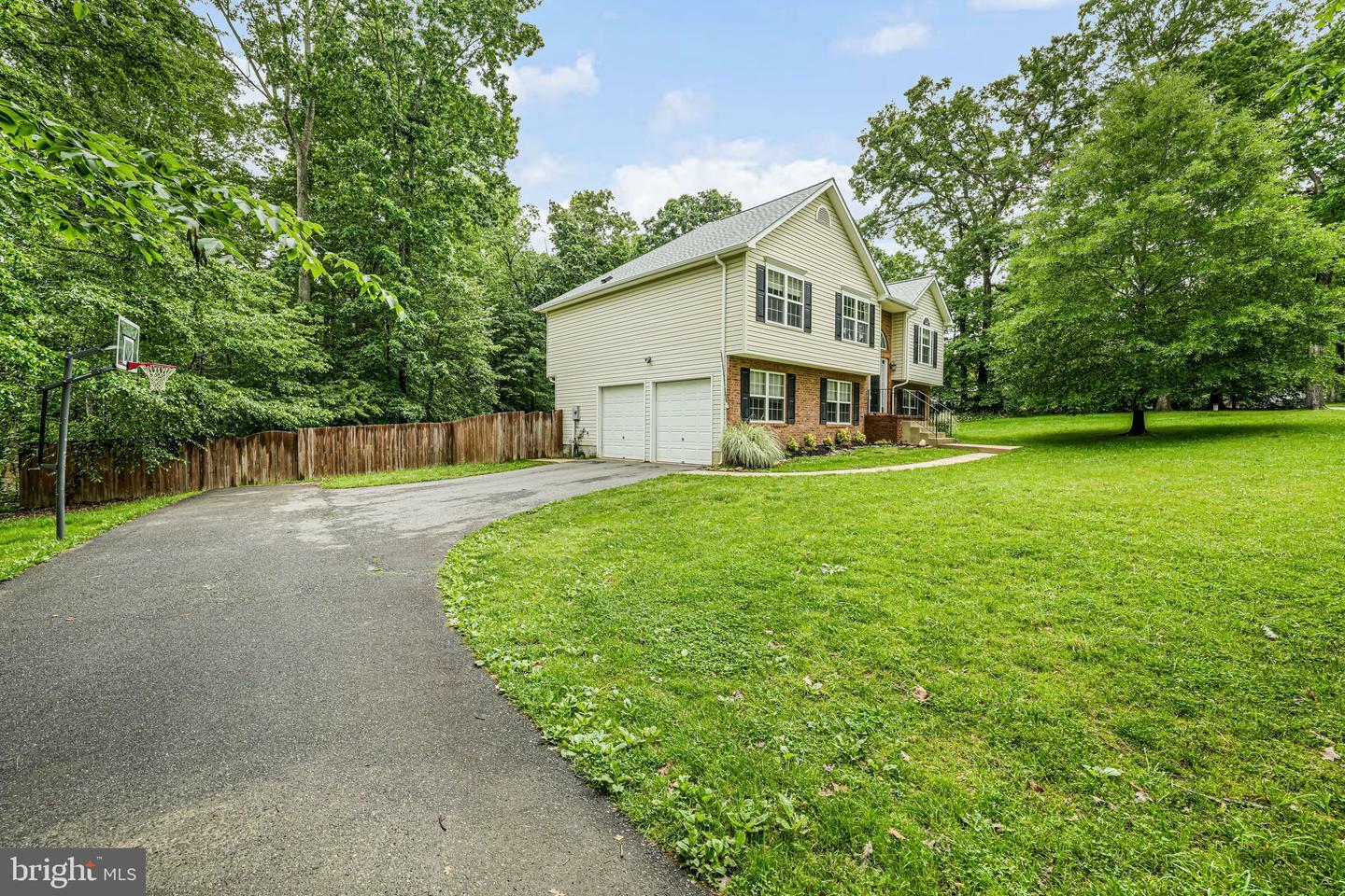 Property Photo: 20 Breezy Hill Drive VA 22556