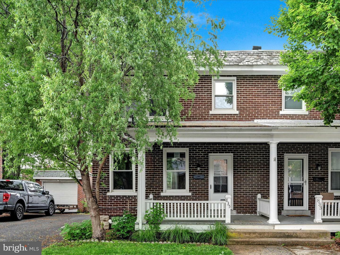 Property Photo: 835 Ocean Avenue PA 17603