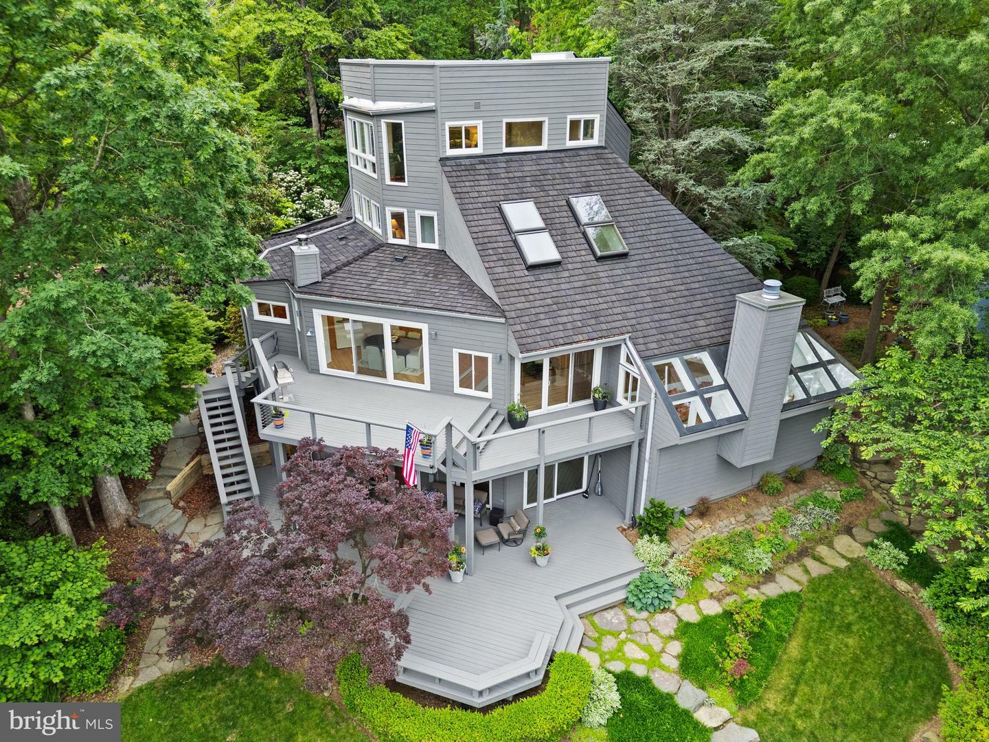Property Photo: 2200 Spinnaker Court VA 20191