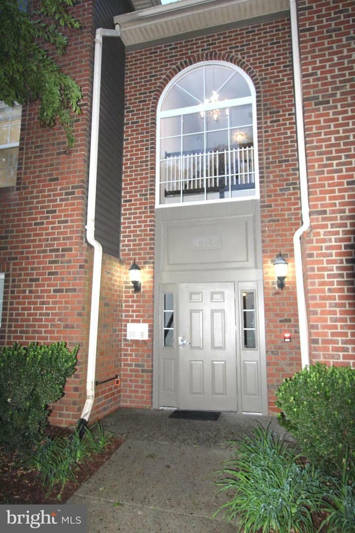 Property Photo: 4130 Monument Court E 201 VA 22033
