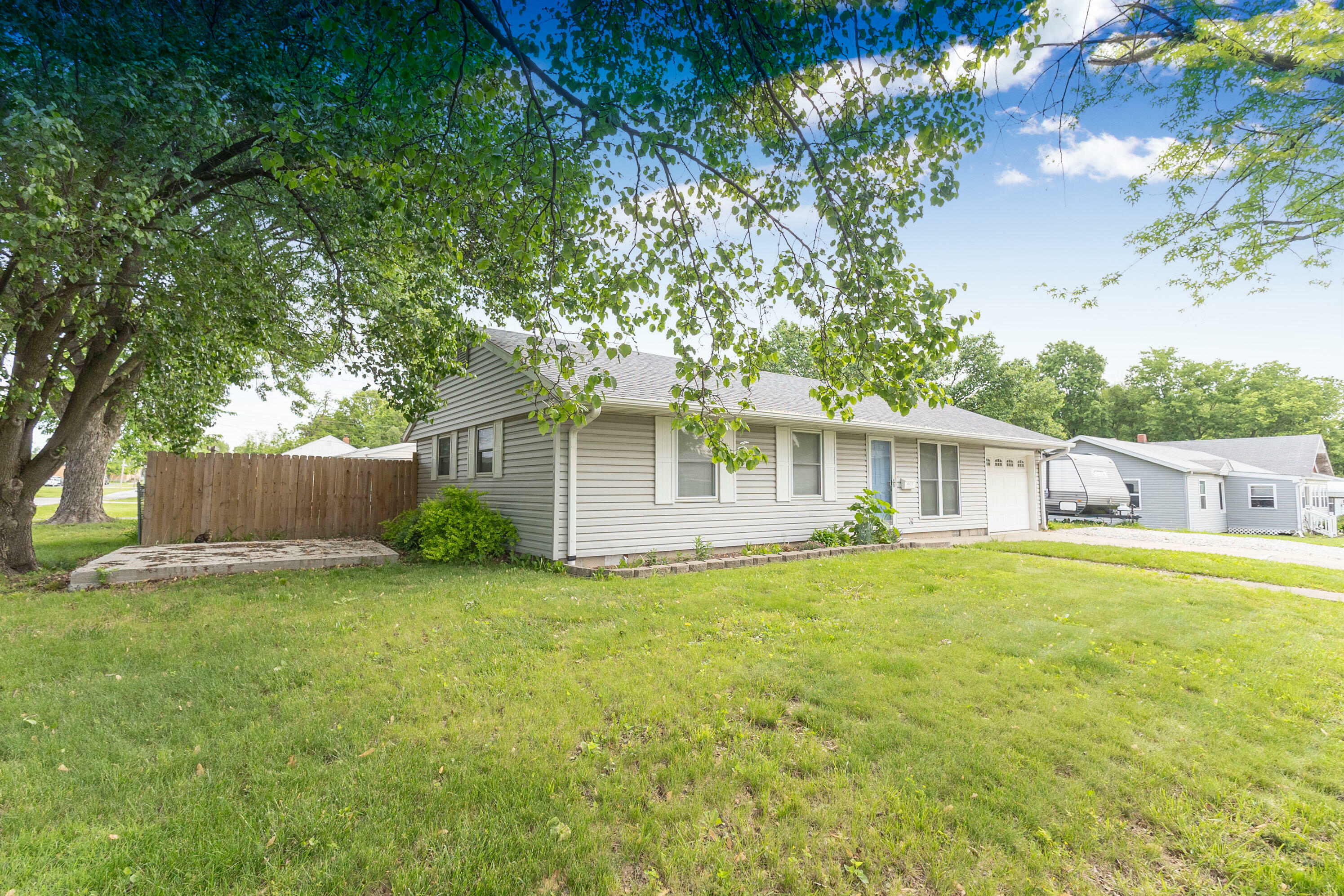 Property Photo: 401 Fulton Ave MO 65270