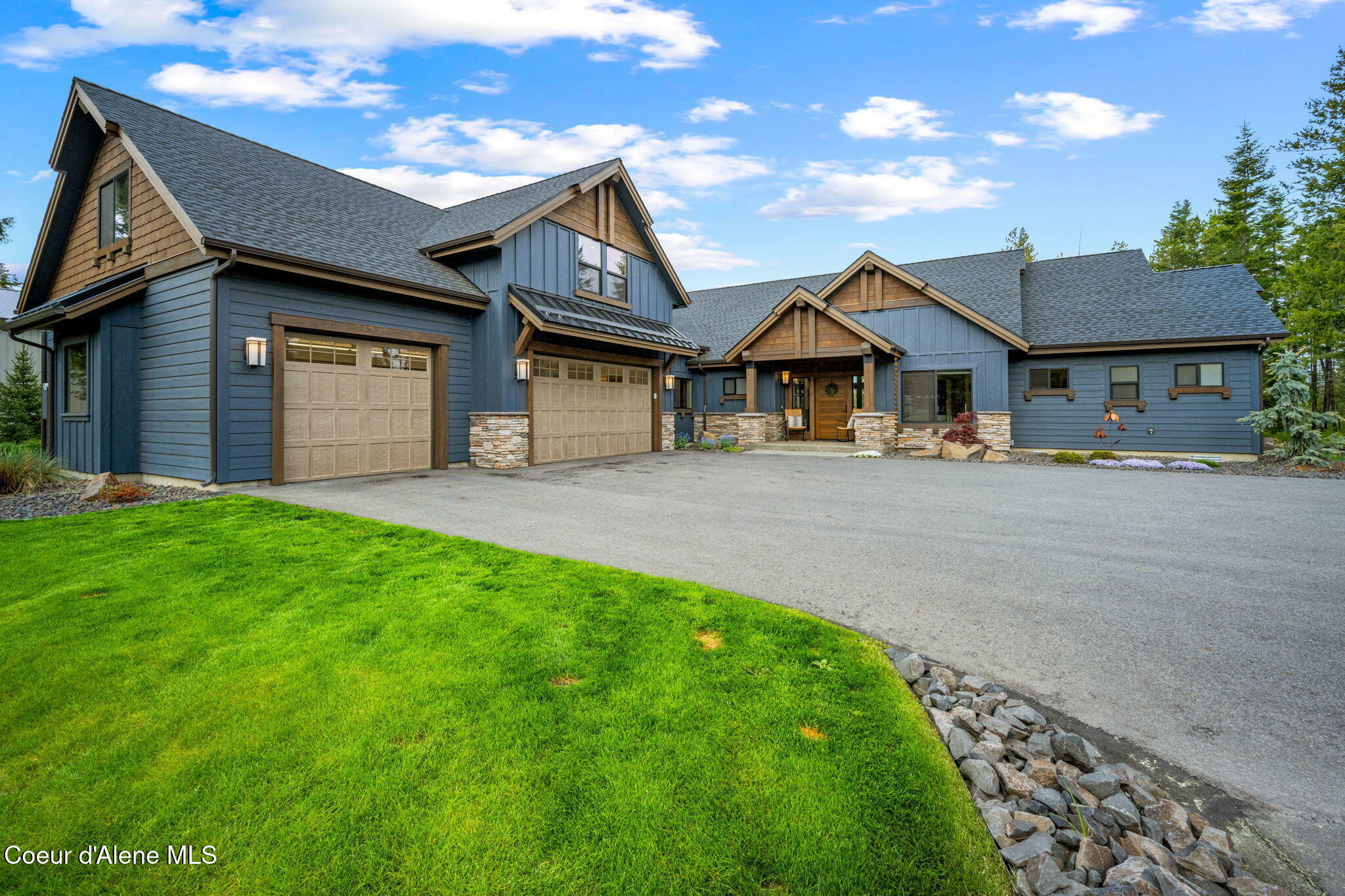 Property Photo: 1230 E Amulet Cir ID 83858
