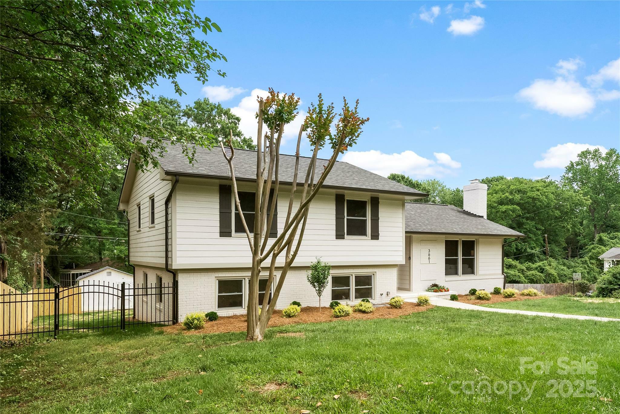 Property Photo: 3661 Annlin Avenue NC 28209