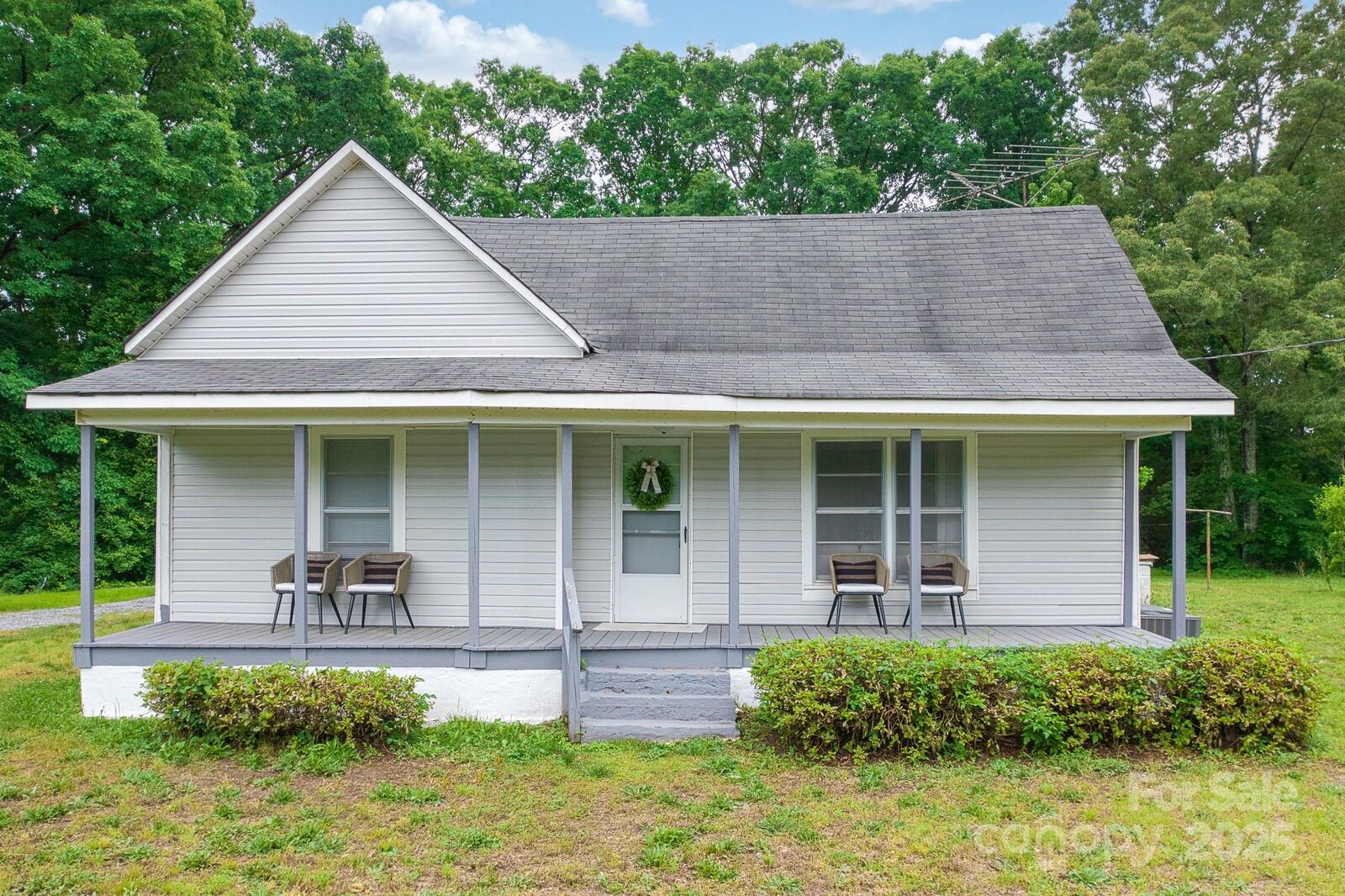 Property Photo: 2126 Robby Drive NC 28650