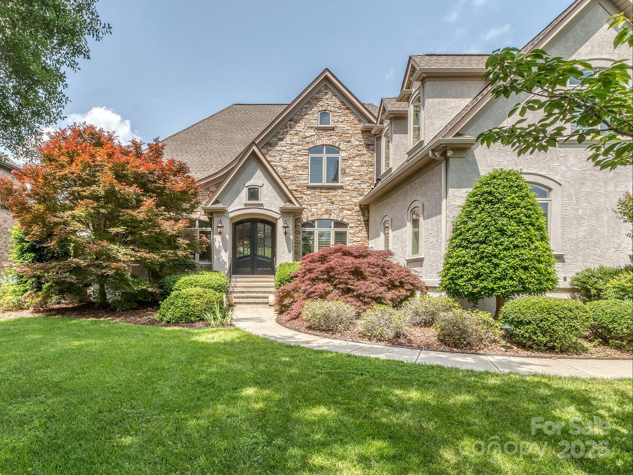Property Photo: 1404 Lookout Circle NC 28173