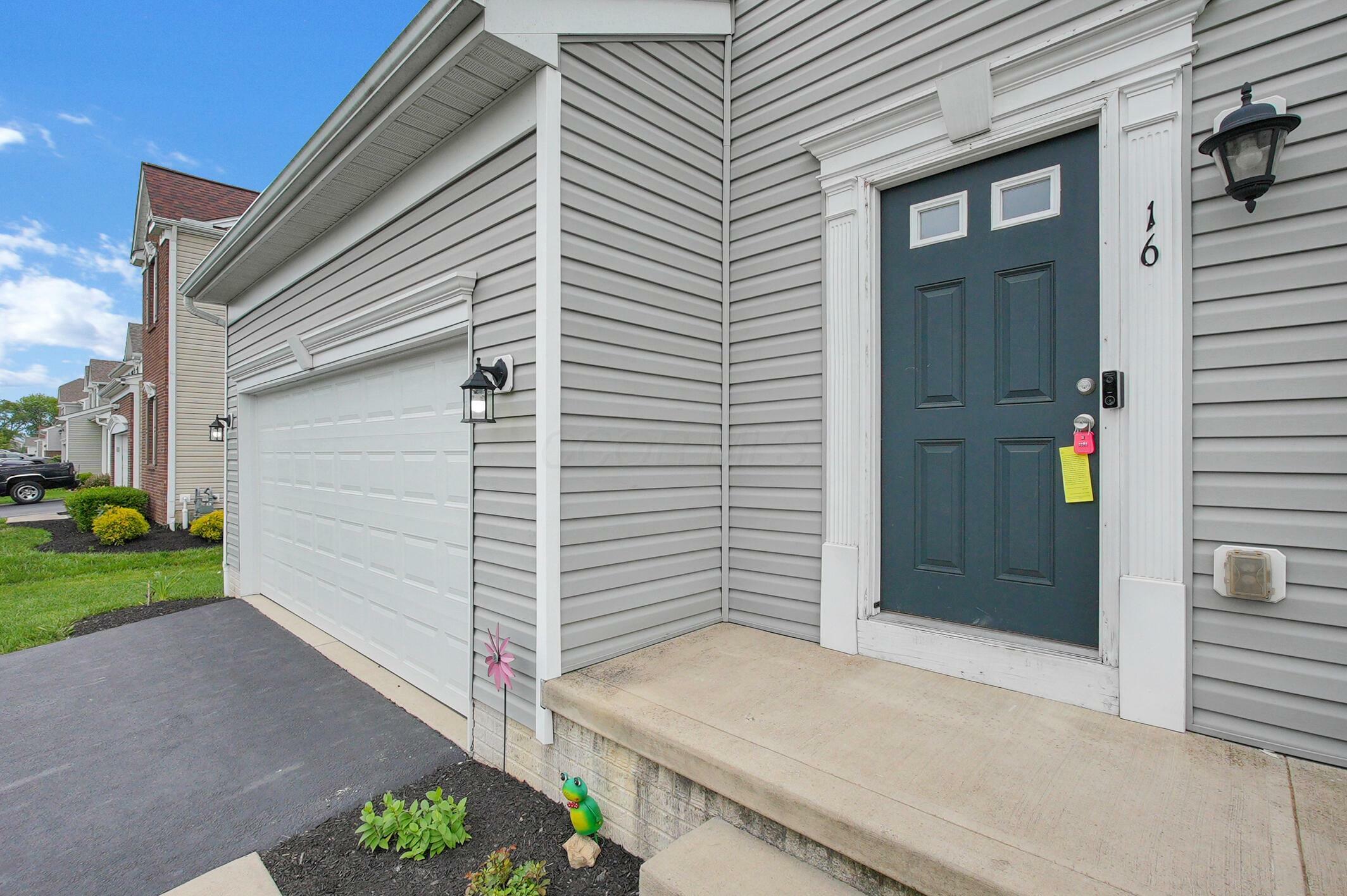 Property Photo: 16 Hawthorne Drive OH 43103
