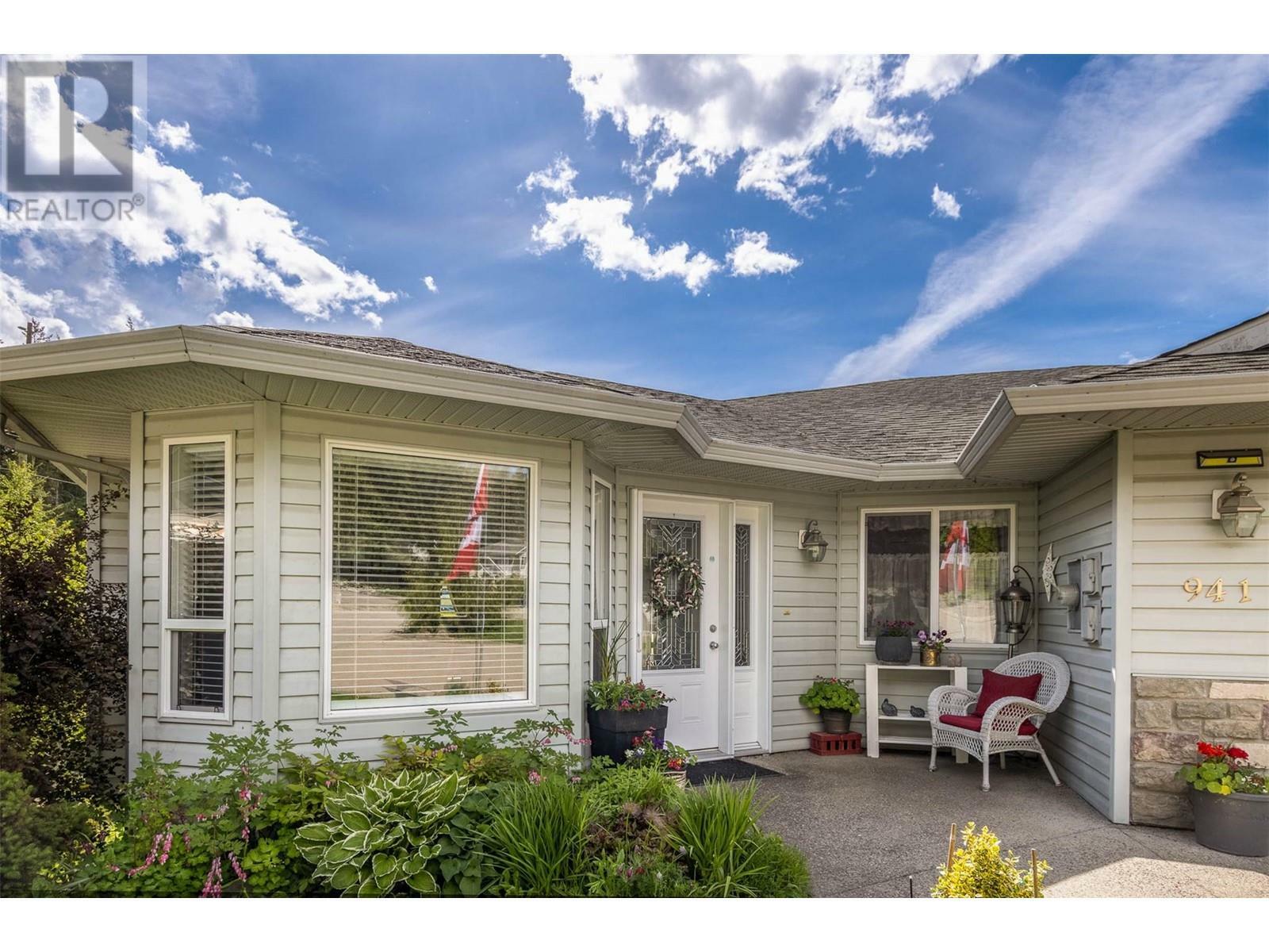 Property Photo: 941 35 Street Southeast BC V1E 1N3