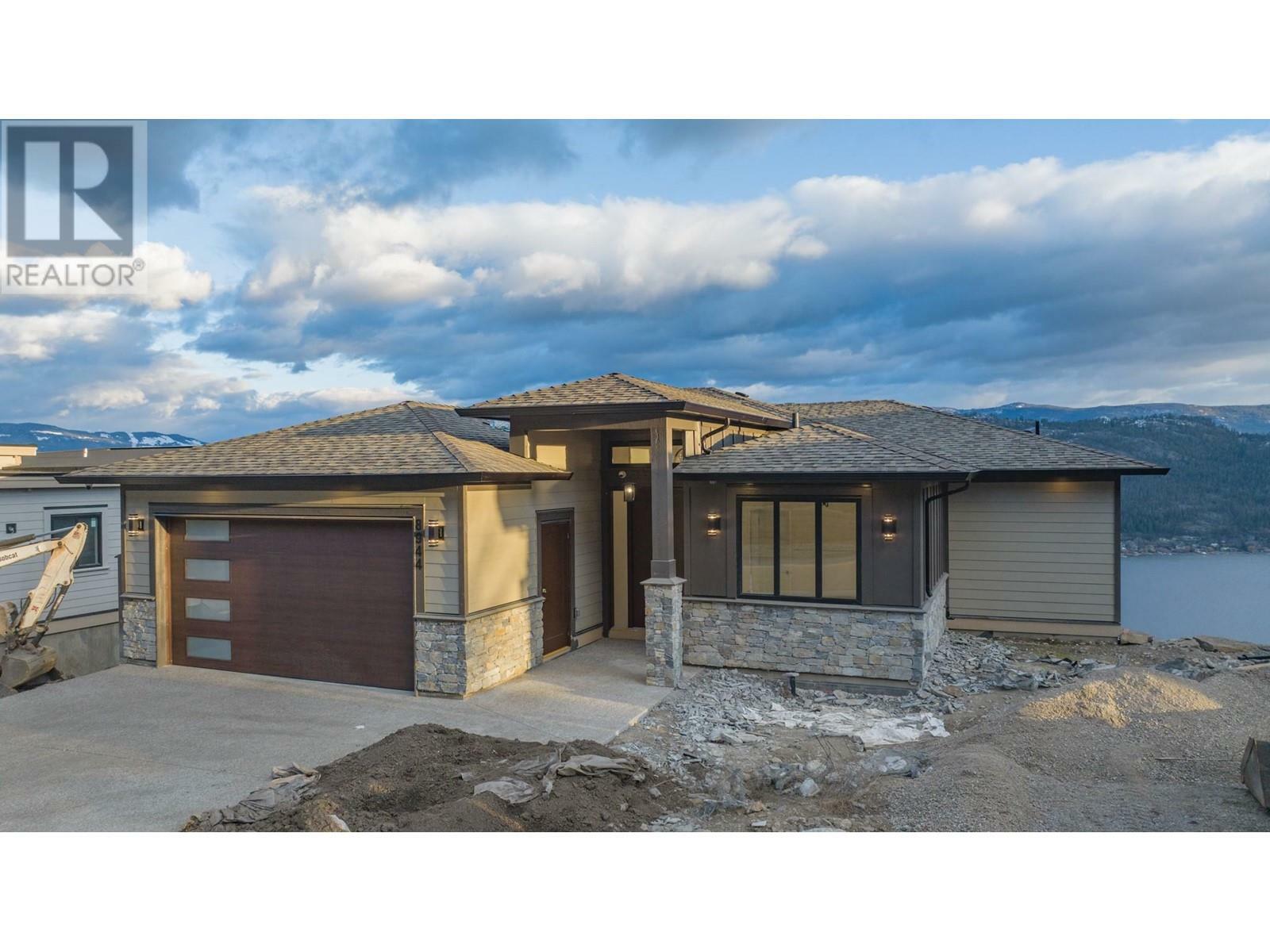 Photo de la propriété: 8944 Tavistock Road BC V1H 2K9
