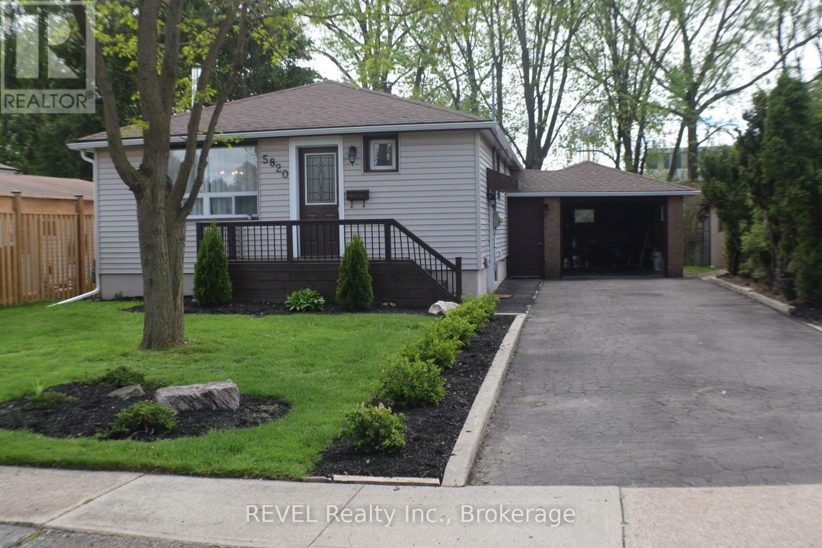 Property Photo: 5820 Keith Street ON L2J 1J9