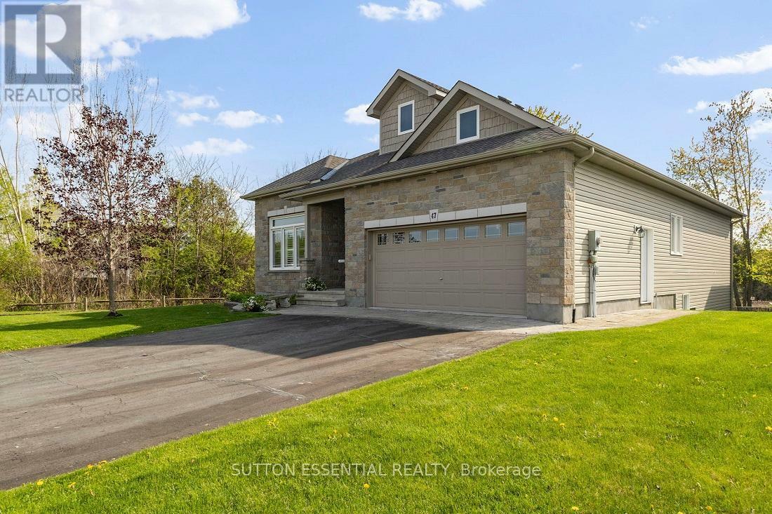Property Photo: 47 Westerra Way ON K0G 1J0
