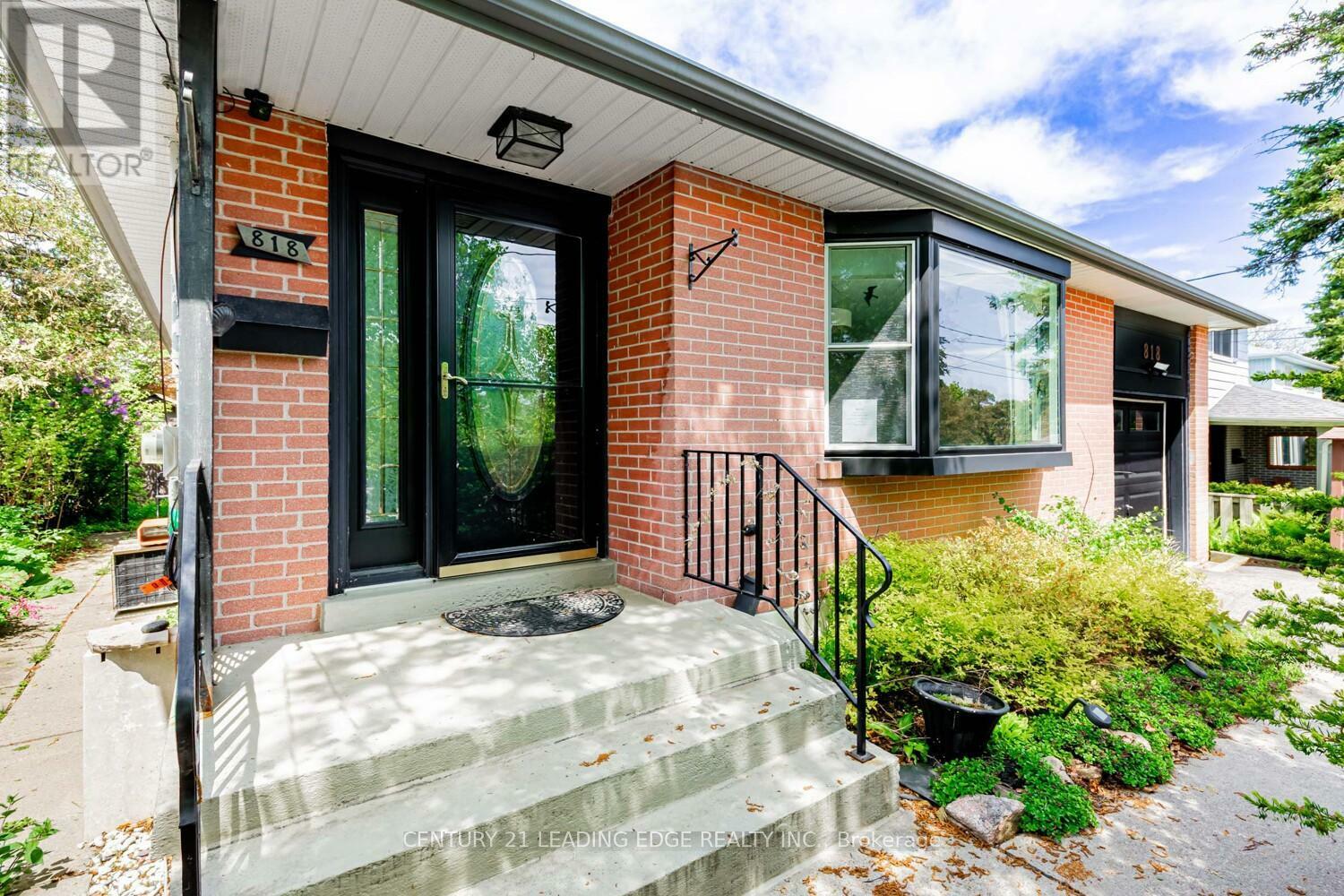 Property Photo: 818 Sanok Drive ON L1W 2R2