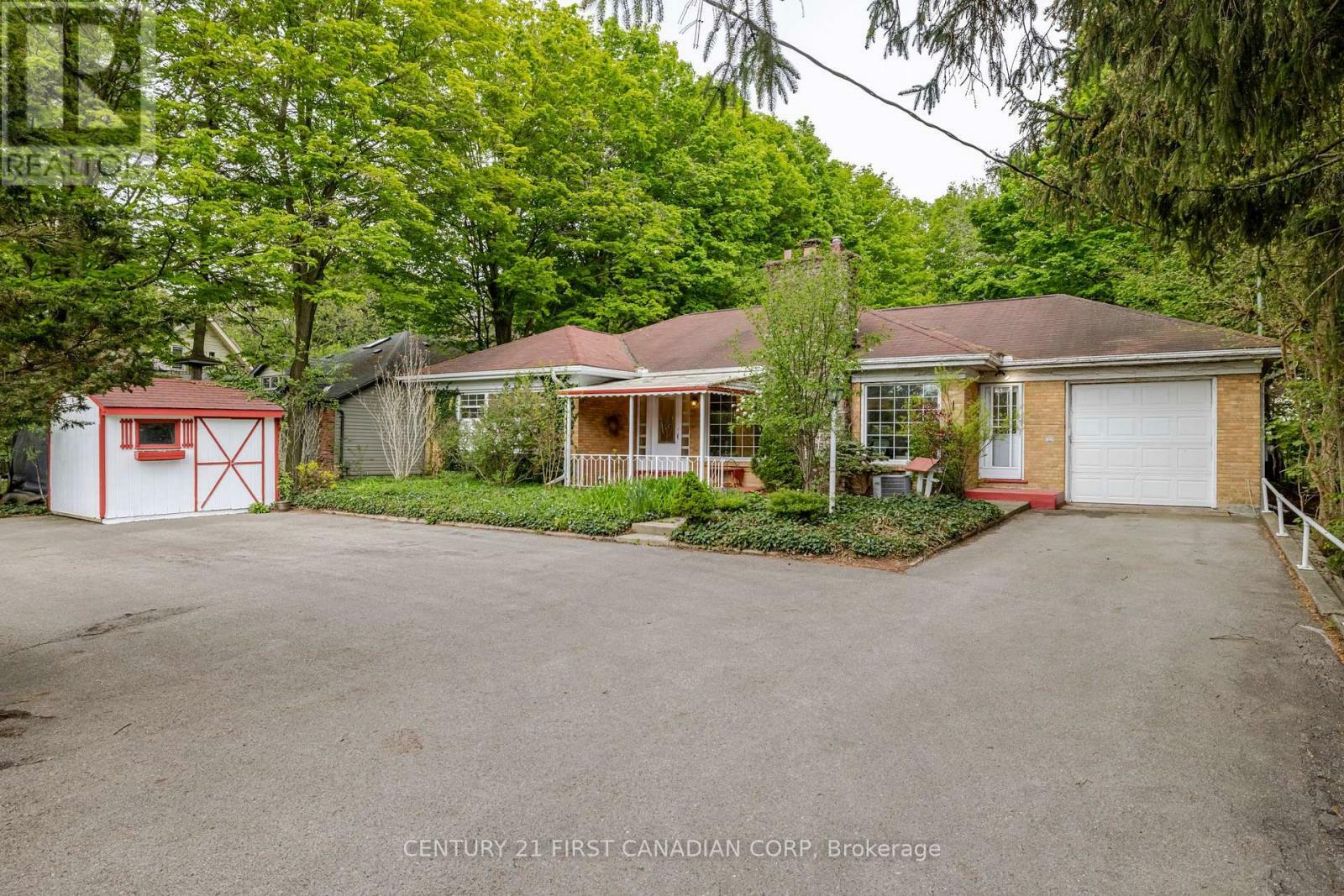 Photo de la propriété: 420 Riverside Drive ON N6H 2R7