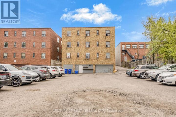 Photo de la propriété:  990 O'Connor Drive  ON M4B 2T3 