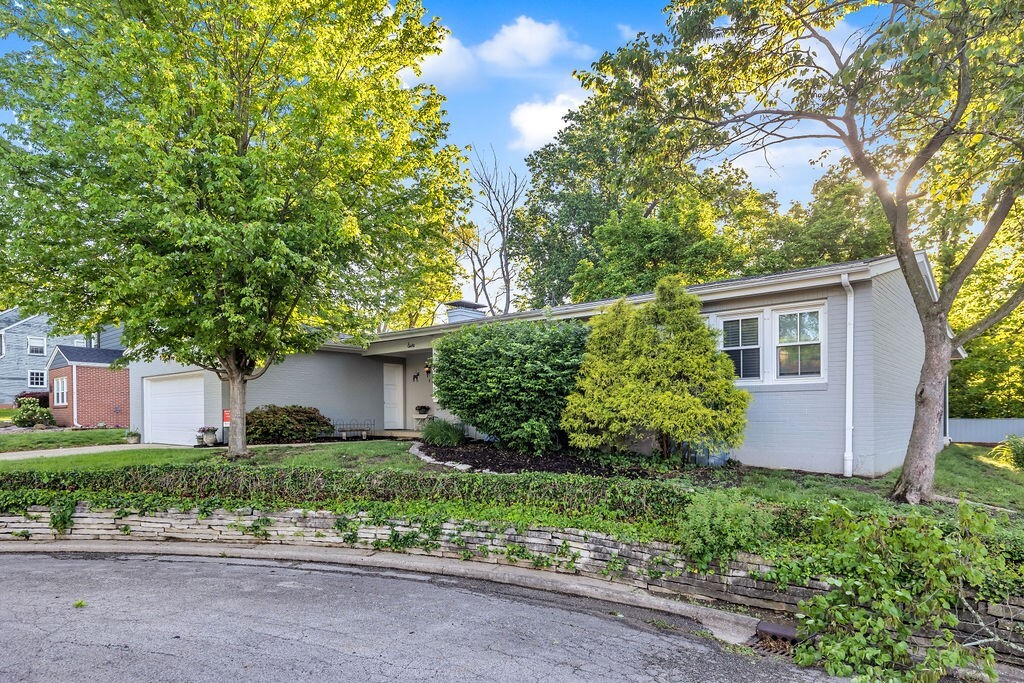 Property Photo: 8 Ewing Place IL 62522