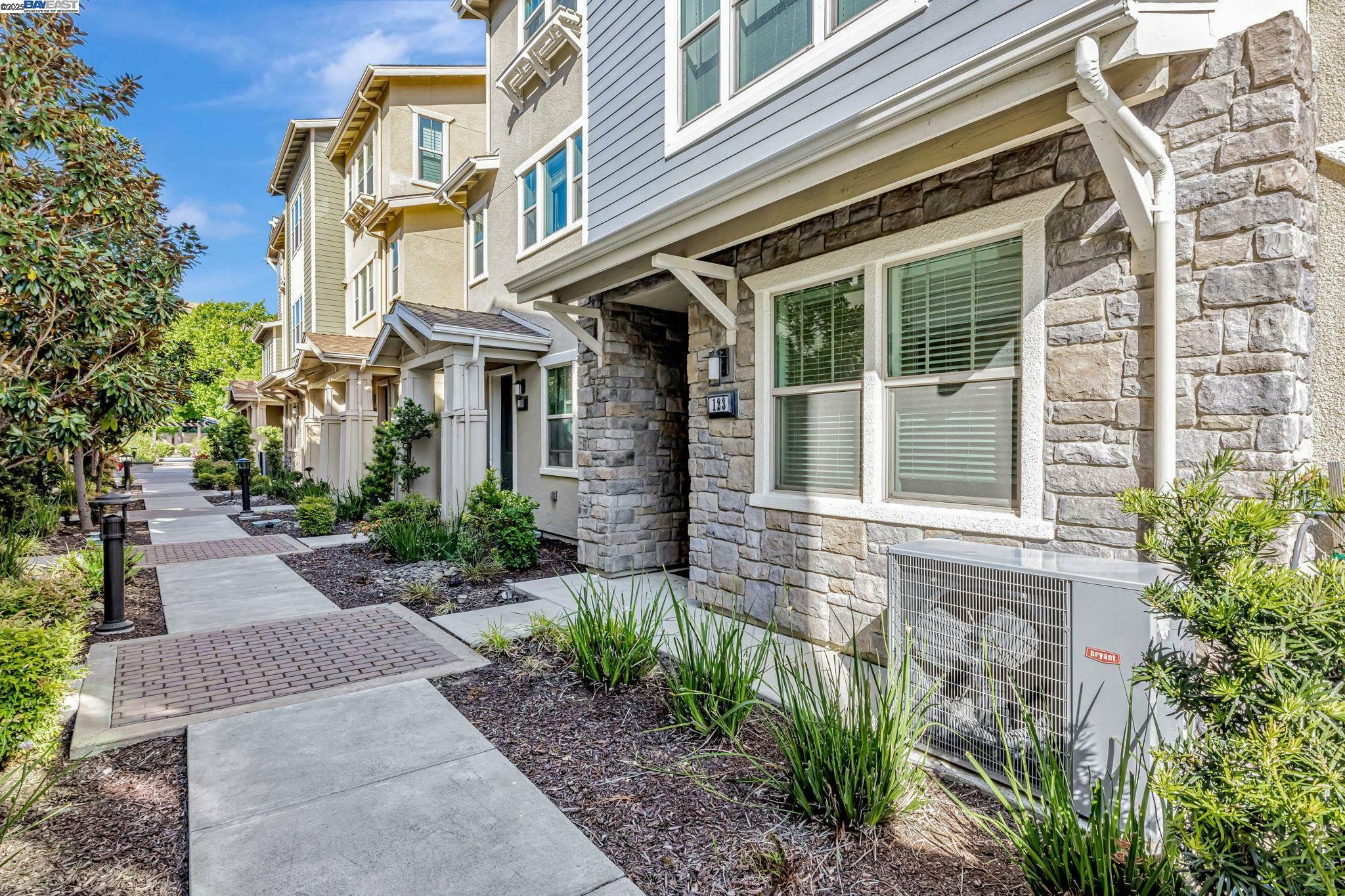 Property Photo:  123 Branta Cmn  CA 94539 