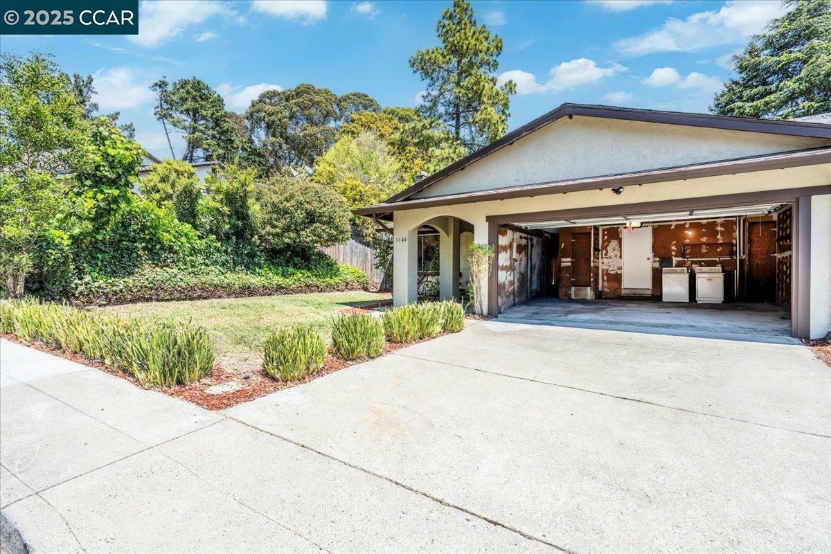 Property Photo: 1144 Parkridge Dr CA 94803