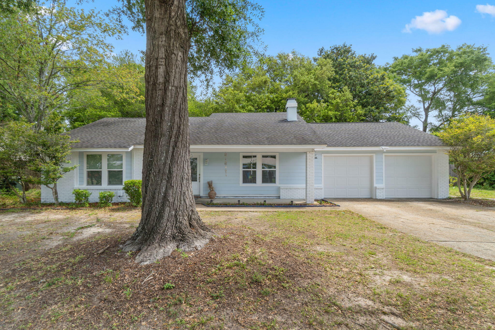 Property Photo: 8150 Northpointe Boulevard FL 32514