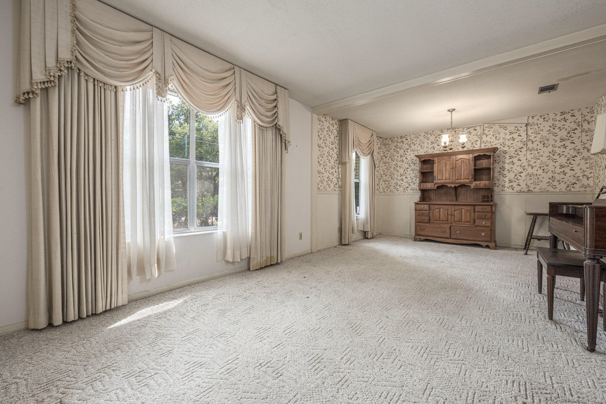 Property Photo: 3470 Summit Boulevard FL 32504