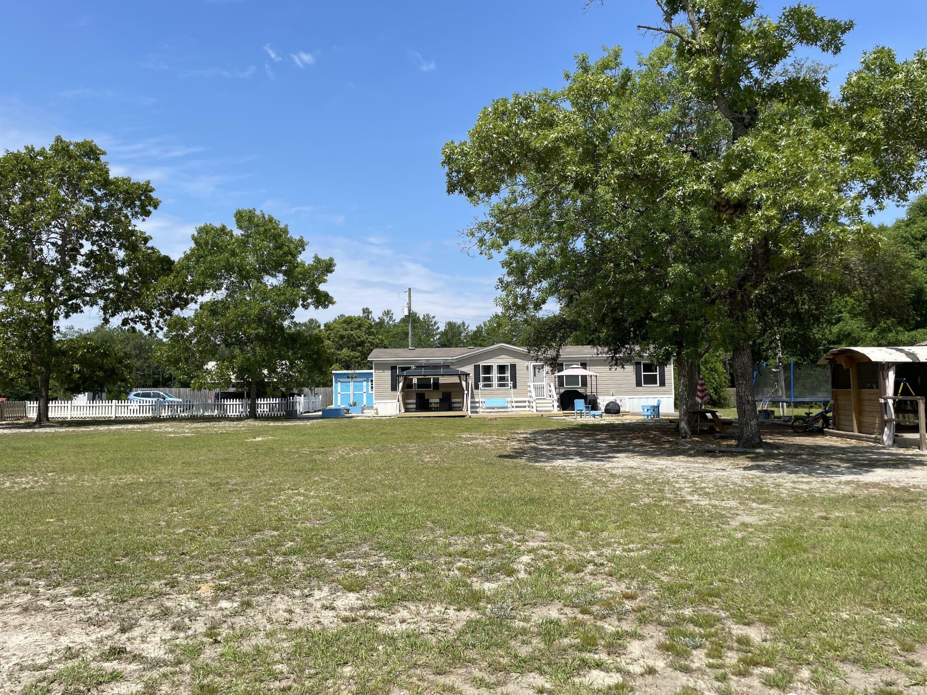 Property Photo: 763 Golden Court FL 32539