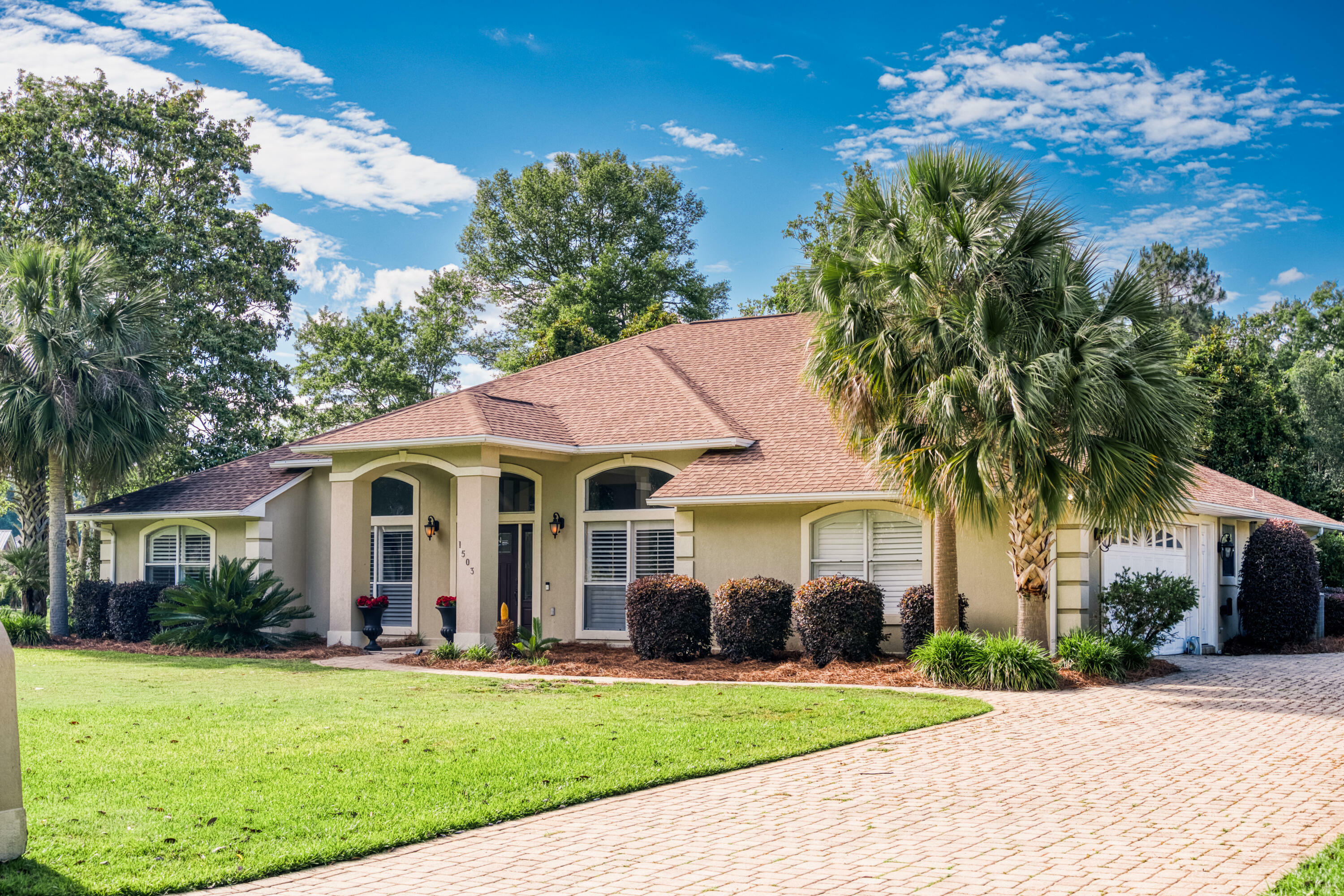 Property Photo: 1503 Glenlake Circle FL 32578