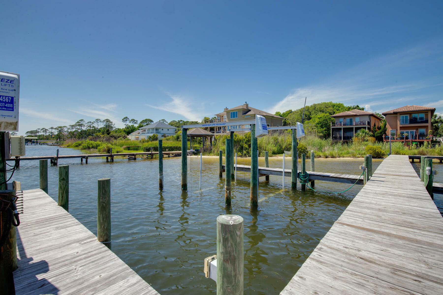 Property Photo: 492 Soundview Court FL 32569