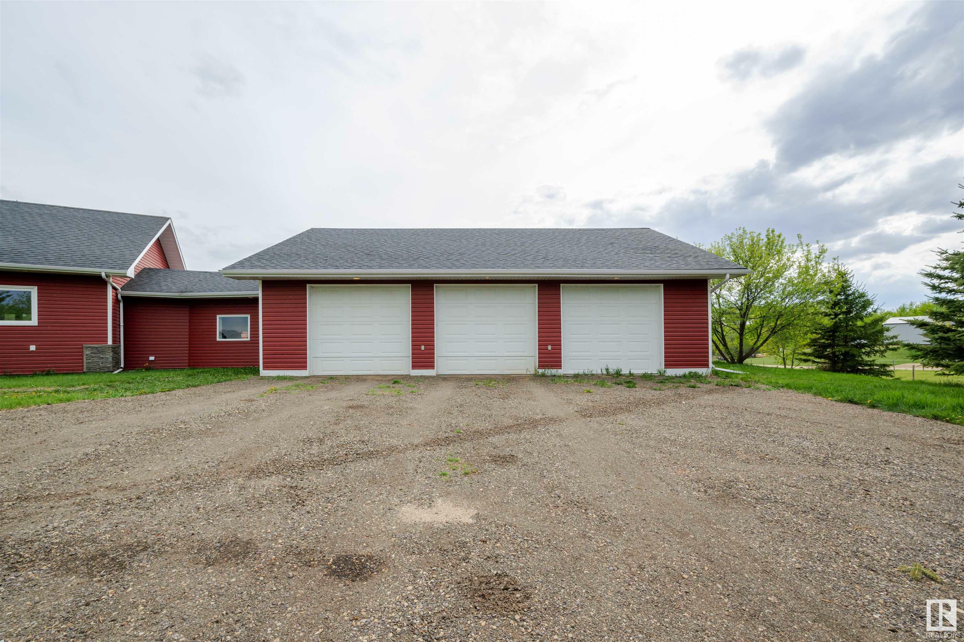 Property Photo: 50322 Rge Road 232 130 AB T4X 0K9