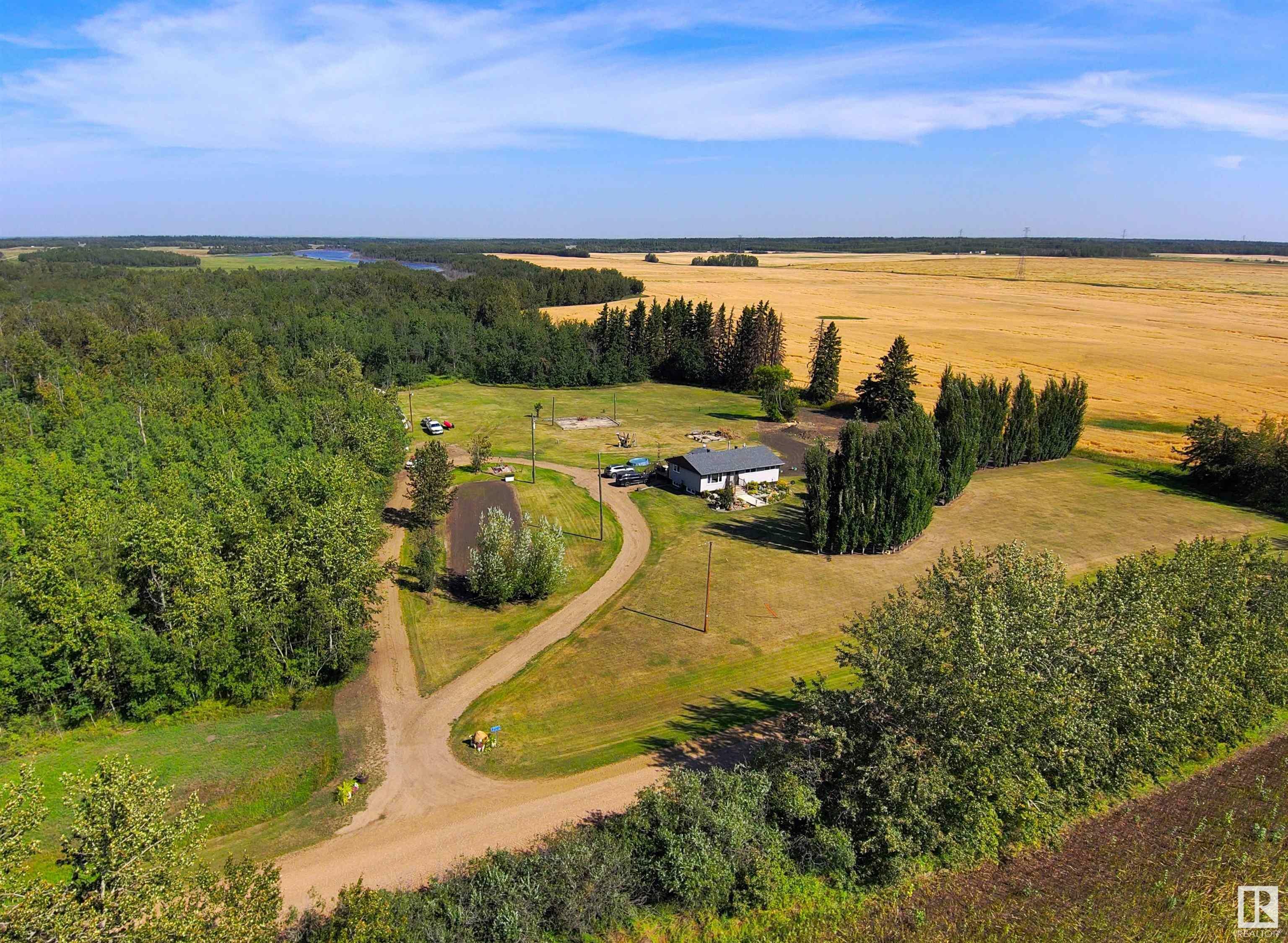 Property Photo: 194074 Twp Rd 574 AB T0B 2R0