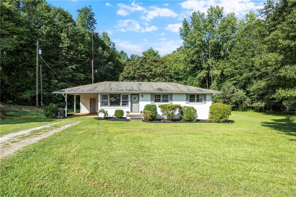 Property Photo: 1902 Athens Highway GA 30549
