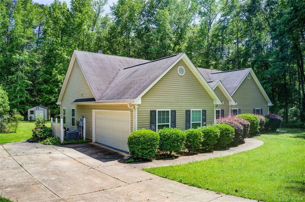 Property Photo: 414 Pamela Court GA 30252