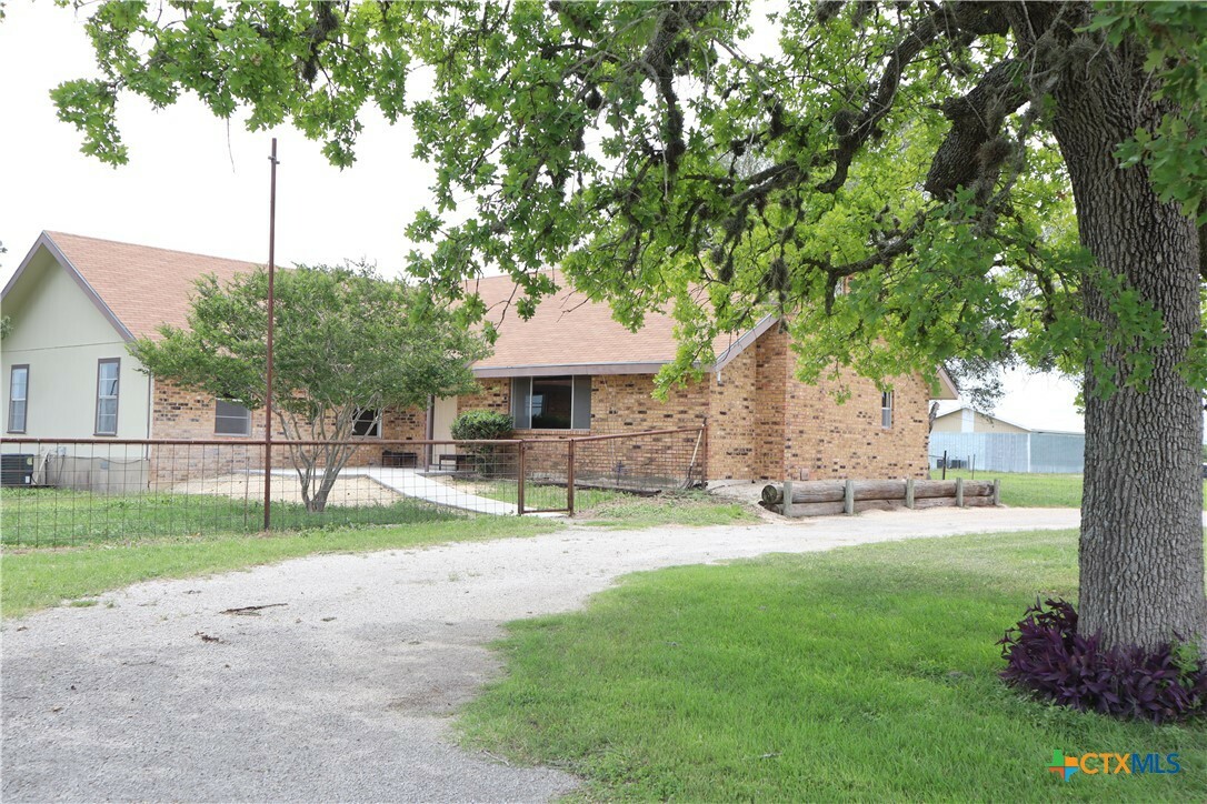 Property Photo: 707 Old Seguin Luling TX 78155