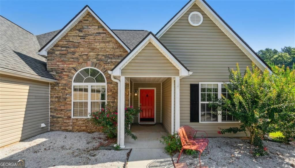 Property Photo: 1625 Alcovy River Drive GA 30019
