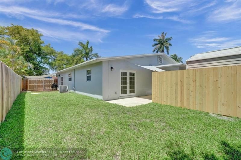 Property Photo: 802 SW 12th Ct FL 33315