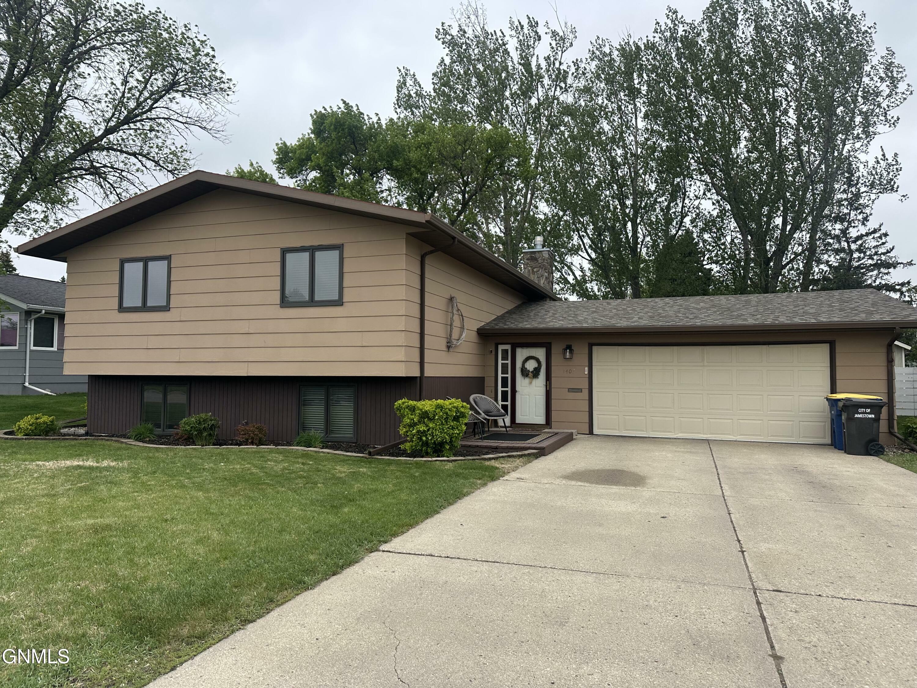 1407 6th Avenue NE  Jamestown ND 58401 photo