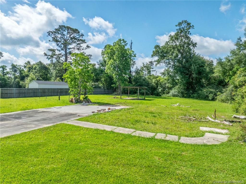 Property Photo: 2235 Pinewood Drive S LA 70607